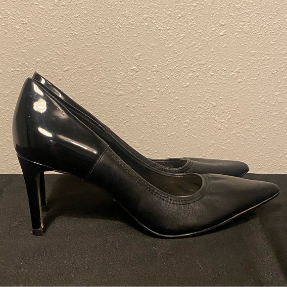 Tahari Black Napa & Patent Leather Pumps Heels Classy Details Pointy 6 Comfort - Picture 4 of 6